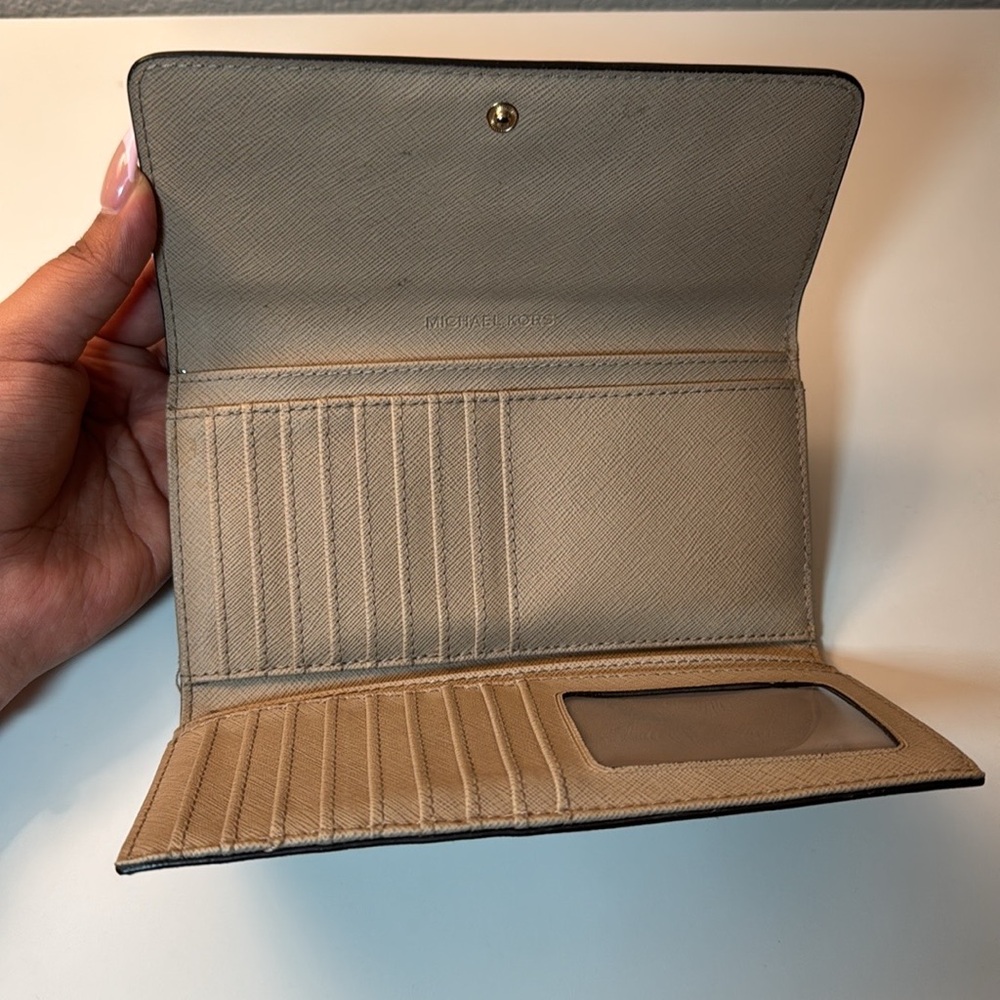 Michael Kors Wallet - Picture 4 of 6